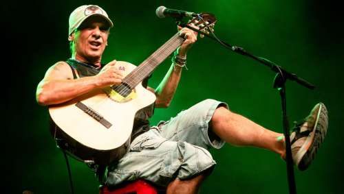 Manu Chao revient avec « Viva Tu », dix-sept ans après son dernier album