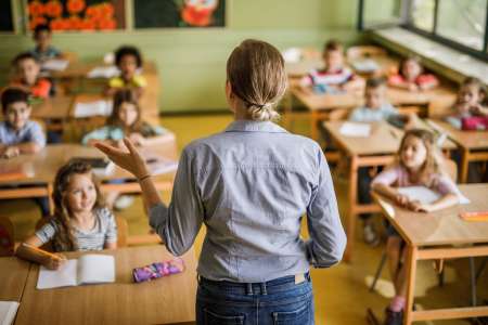 Indignation après la diffusion d’une vidéo montrant une institutrice violentant une enfant de 3 ans