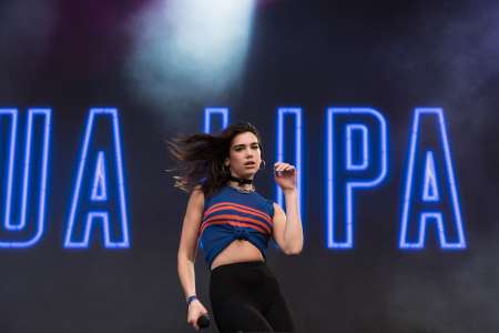 Dua Lipa annonce trois concerts en France en 2025 avec son nouvel album « Radical Optimism »