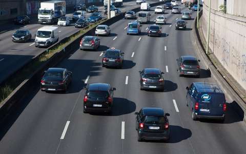 Réduction de la vitesse à 50 km/h sur le périphérique parisien à partir du 1er octobre, annonce Anne Hidalgo