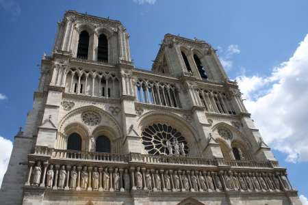 Réouverture de Notre-Dame : Le Pape François célèbrera la messe inaugurale à Paris