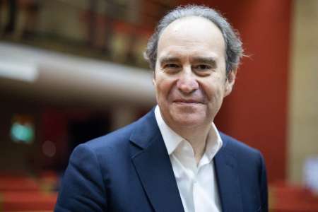 Xavier Niel à l’Olympia : une leçon pleine d’ironie sur comment devenir milliardaire