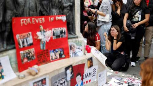 Des fans de Liam Payne se sont réunis à Paris dimanche pour lui rendre un dernier hommage