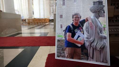 Attentat d’Arras : la femme de Dominique Bernard crée un prix littéraire en hommage à son mari