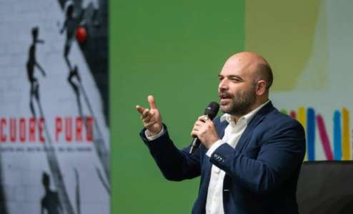 Foire du livre de Francfort : l’exclusion de Roberto Saviano fait polémique en Italie