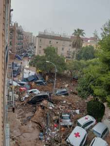 Effroyables images des rues de Valence inondées et dévastées, plus de 50 morts