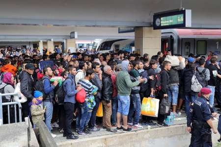  « France renvoie 41 migrants albanais : politique de fermeté renforcée »