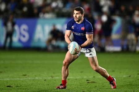 Antoine Dupont et le XV de France s’unissent contre l’homophobie dans le rugby