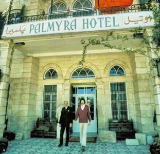 Liban – L’hôtel Palmyra, symbole de l’âge d’or du pays, bombardé par Israël. Le témoignage déchirant d’un journaliste libanais