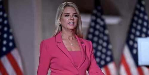  Trump Désigne Pam Bondi comme nouvelle Procureure Générale, après le Départ de Matt Gaetz (Ministre de la Justice en français)