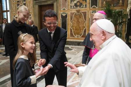 Omar Harfouch honoré par le pape François après son ‘Concerto pour la paix’ au Vatican. Revivez cette première historique en vidéo