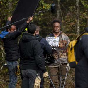 Yannick Noah fait ses débuts à la télévision dans « Mort sur terre battue » sur France 2