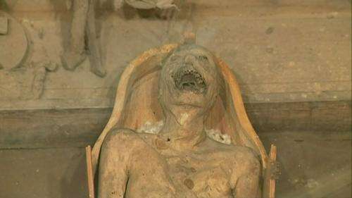 Les mystérieuses momies de la collégiale de Saint-Bonnet-le-Château dans la Loire