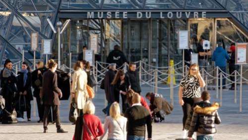 Le musée du Louvre a une nouvelle fois attiré beaucoup de visiteurs en 2019, malgré une baisse liée à ses travaux