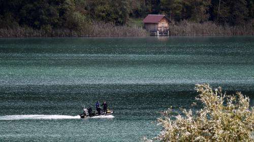 Savoie : un père et son fils interpellés après avoir pillé 3 000 pièces archéologiques dans un lac