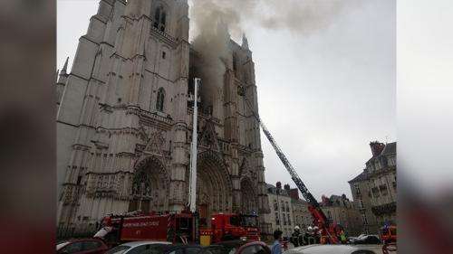 Nantes : l'incendie dans la cathédrale Saint-Pierre et Saint-Paul est désormais circonscrit