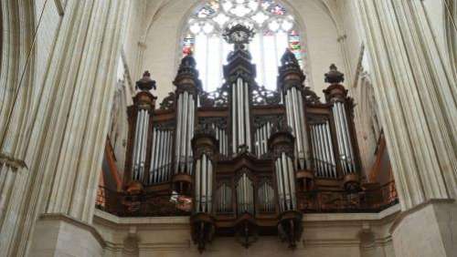 Nantes : l'orgue de la cathédrale, un grand monument baroque, a été ravagé par les flammes