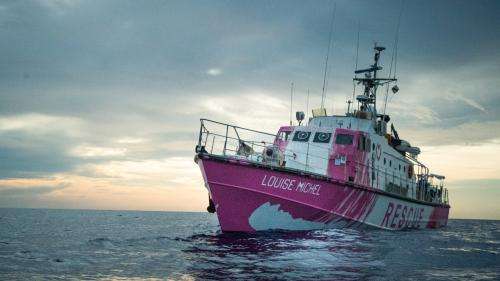 Le navire de Banksy lance un appel à l'aide après un nouveau sauvetage de migrants, un mort à bord