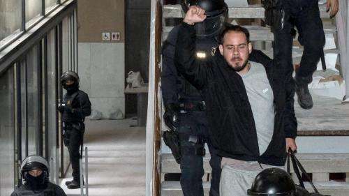 Le rappeur catalan Pablo Hasél, condamné pour des tweets, a été arrêté par la police espagnole
