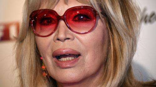 Amanda Lear à contre-emploi sur les planches dans 