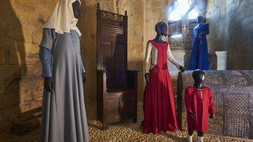 Au château de Castelnaud en Dordogne, des visites pour découvrir la mode du Moyen Âge