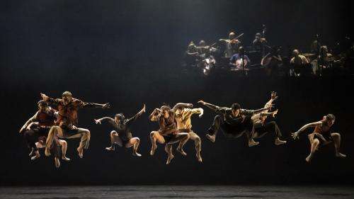 Sous les ors de l’Opéra Garnier la danse sauvage et sous haute tension de l’Israélien Hofesh Shechter