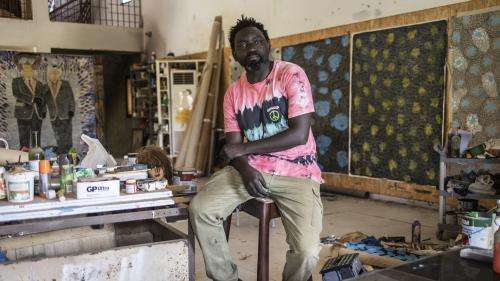 Le peintre Omar Ba, étoile montante de l'art contemporain africain, fait sensation à la Biennale de Dakar