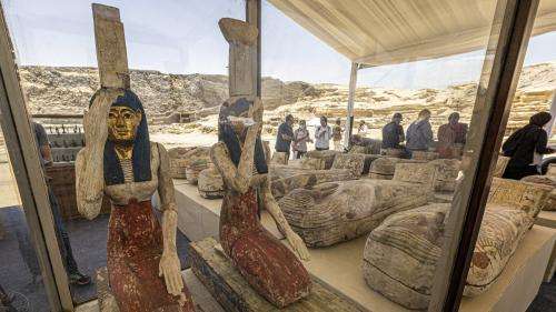 En Egypte, une découverte considérable de statues de bronze et de sarcophages dans la nécropole de Saqqara