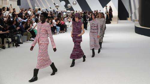 À la semaine de la haute couture de Paris, le défilé Chanel sous le signe du chic équestre