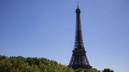 Paris : la tour Eiffel menace-t-elle vraiment de tomber, comme l'affirment certains sur les réseaux sociaux ?