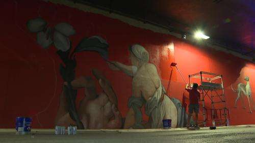 À Paris, le tunnel des Tuileries transformé en galerie de street art