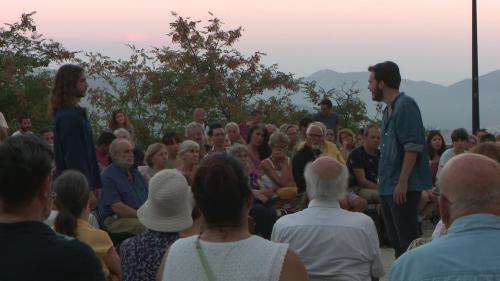 En Corse, le festival de l'Olmu fait vivre le théâtre en plein-air dans le village d'Olmeto