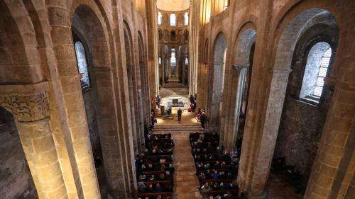 Pierre Soulages : une messe en son hommage s'est tenue à l'église de Conques, dont il avait dessiné les vitraux