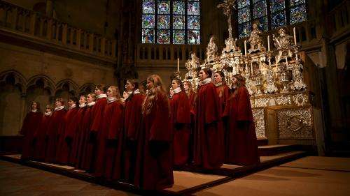 Pour Noël, les filles enfin admises au chœur de garçons de Ratisbonne se produisent pour la première fois