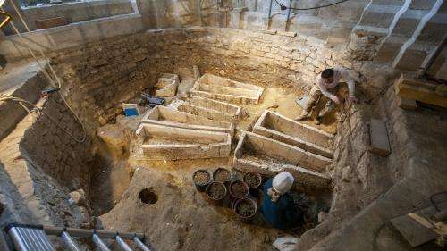 Le sous-sol de la basilique Saint-Denis cache des trésors :  200 sépultures retrouvées lors de fouilles exceptionnelles