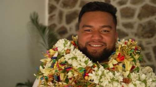 Wallis et Futuna : la tradition du collier de fleurs, un art coloré