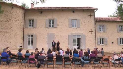 À Alloue en Charente, la maison Maria Casarès célèbre le théâtre et le patrimoine local grâce à son festival