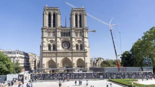 Notre-Dame de Paris opte pour la modernité pour sa réouverture : mobilier, tenues, vitraux et art contemporain