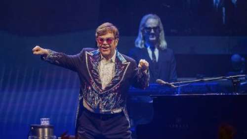 Elton John a donné samedi soir à Stockholm le dernier concert de son ultime tournée 