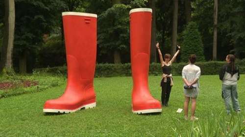 Le musée Hébert, en Isère, présente deux expositions insolites sur le vêtement