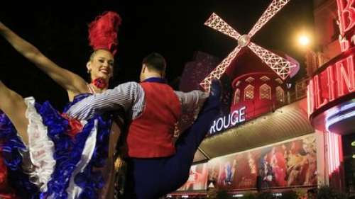 EN IMAGES. A Paris, le Moulin Rouge a retrouvé ses ailes lors d'une inauguration haute en couleurs