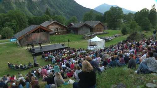 En Haute-Savoie, le festival Théâtre dans les alpages embarque les spectateurs au sommet de l'art