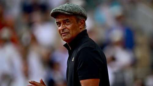 Le chanteur Yannick Noah reporte sa tournée d'été pour cause de blessure