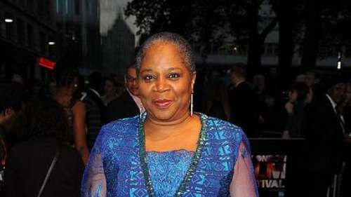 Onyeka Onwenu, grande dame de la musique nigériane, est morte à l'âge de 72 ans