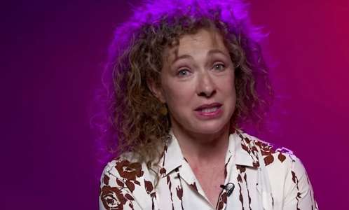 Alex Kingston de « Doctor Who » qualifie l’annulation de la culture de « fasciste »