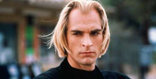 Les recherches de Julian Sands se poursuivent alors que les autorités espèrent mettre un terme à la fin