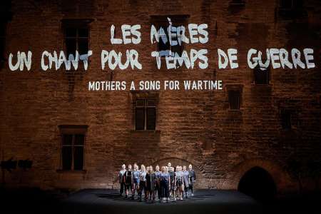 Mothers au festival d’Avignon 2024 par Marta Gornicka