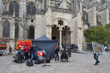 Cinéma	            Clap de début de tournage de la série Netflix, Notre-Dame, la part du feu, à la cathédrale de Bourges