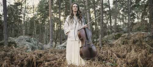 Olivia Gay, la violoncelliste des forêts