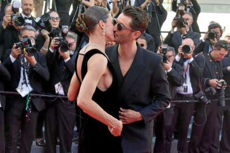 Pierre Niney et Natasha Andrews s'aiment aussi sur le tapis rouge à Cannes